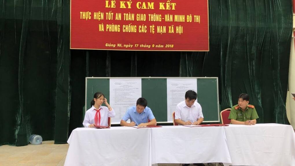 Lễ kí cam kết thực hiện tốt an toàn giao thông - văn minh đô thị và phòng chống các tệ nạn xã hội