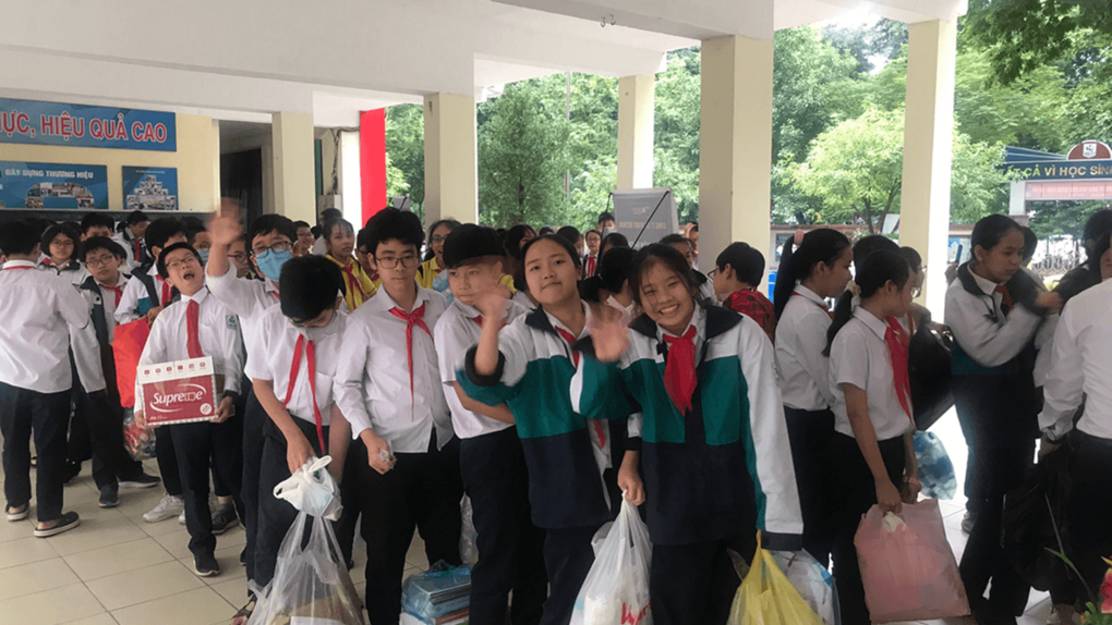 Học sinh trường THCS Giảng Võ hưởng ứng  chương trình “Đổi rác tái chế lấy quà”