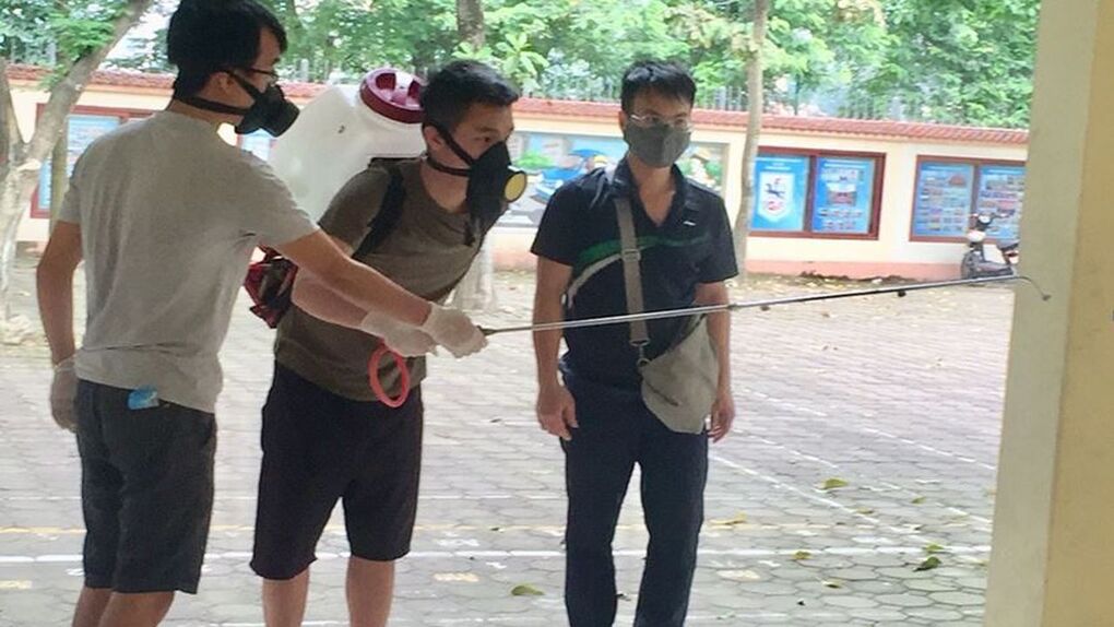 Trường THCS Giảng Võ tiến hành phun khử khuẩn, diệt muỗi