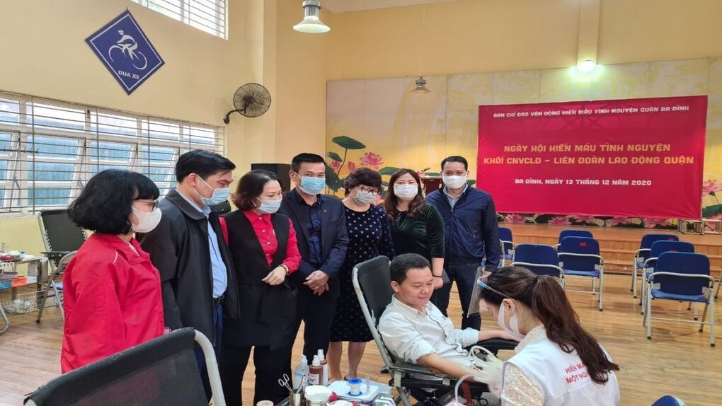 Cán bộ, giáo viên, nhân viên trường THCS Giảng Võ tham gia hiến máu nhân đạo  - Lan tỏa yêu thương và trách nhiệm đến cộng đồng