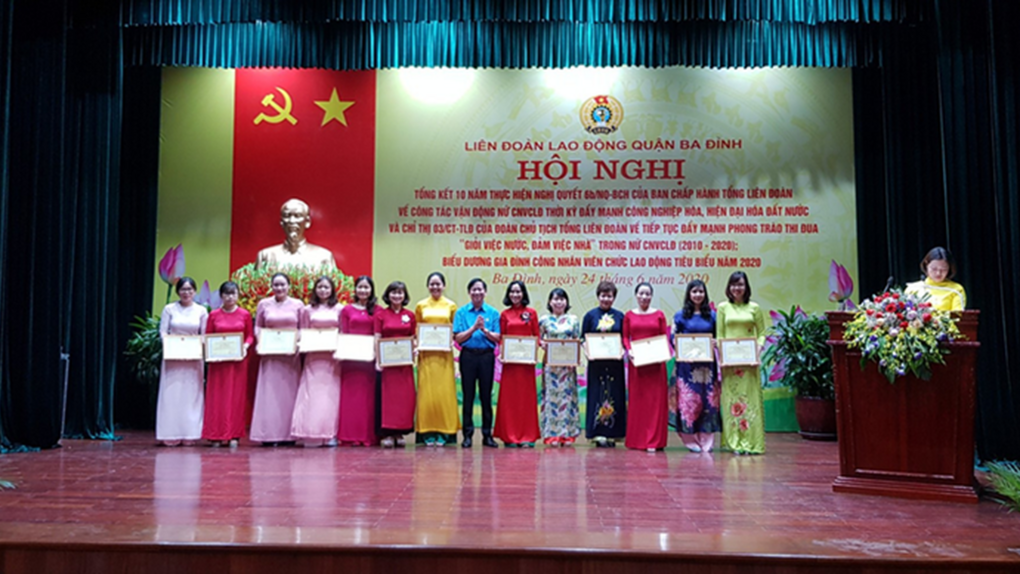 Những bông hoa “Giỏi việc nước, đảm việc nhà”