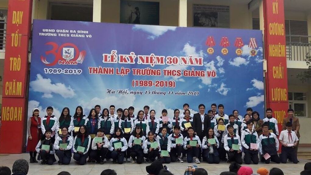 Lễ tuyên dương khen thưởng học sinh đạt giải quốc tế và học sinh giỏi các môn văn hóa cấp Quận