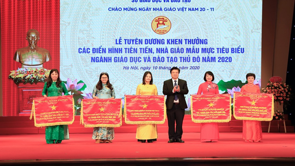 Trường THCS Giảng Võ vinh dự nhận Cờ thi đua của Bộ Giáo dục và Đào tạo