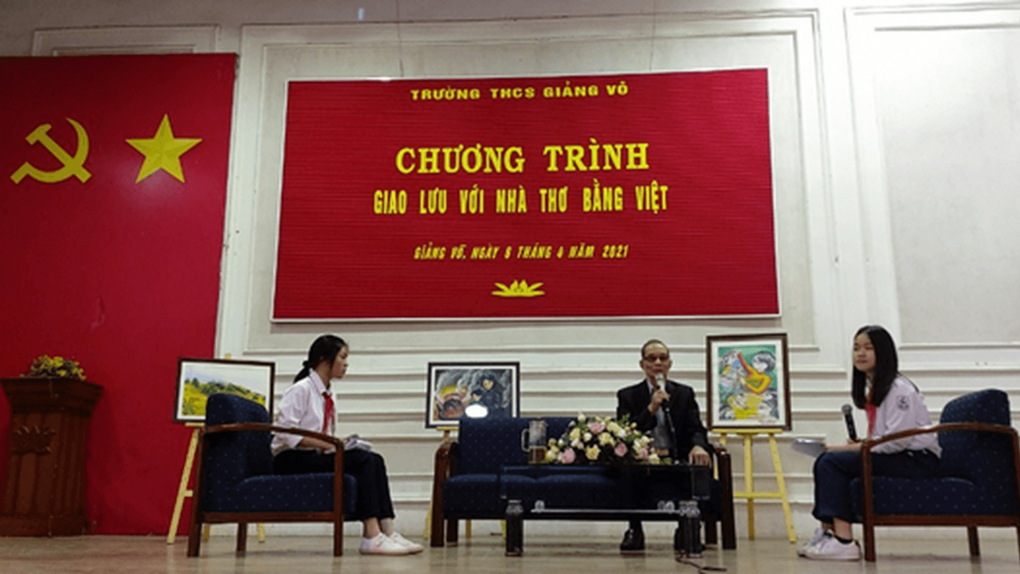 Thông điệp “Hãy buông  điện thoại xuống, hòa mình với thiên nhiên, mến yêu cuộc sống  để cảm thụ được văn chương!” đã được lan tỏa tới những học sinh yêu văn học của trường THCS Giảng Võ