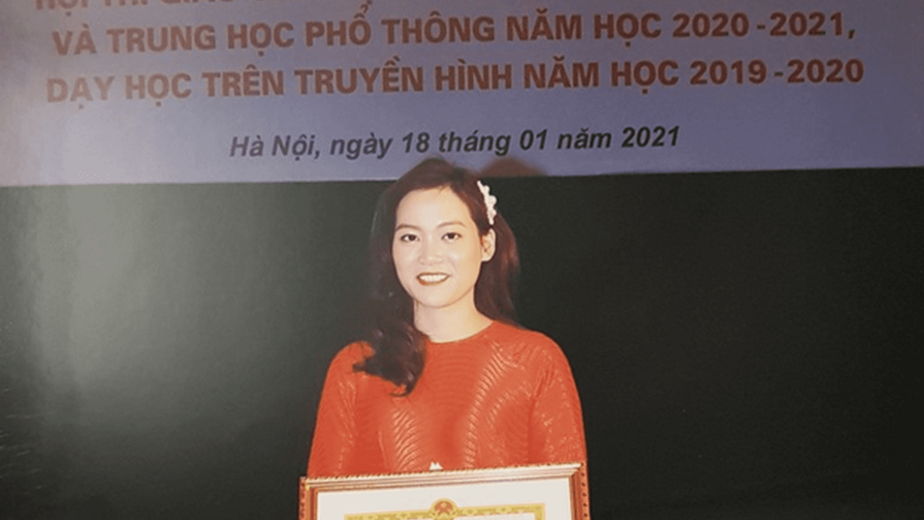 Cô giáo Tạ Thu Hương – trường THCS Giảng Võ – đạt giải Nhất trong cuộc thi Giáo viên dạy giỏi cấp Thành phố
