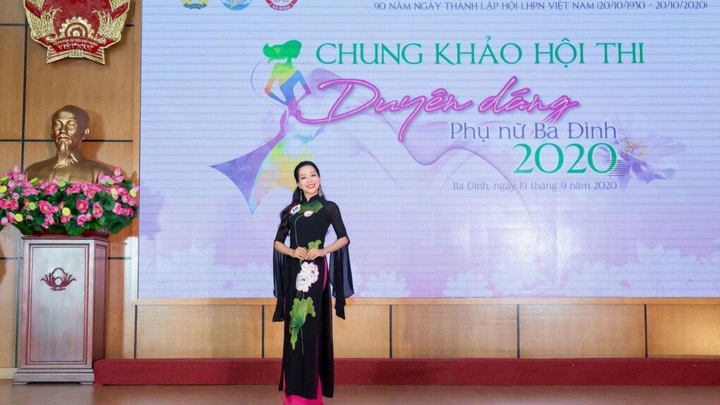 Cô giáo Tạ Thị Thu Hương - trường THCS Giảng Võ - tham gia Hội thi Duyên dáng Phụ nữ Ba Đình 2020