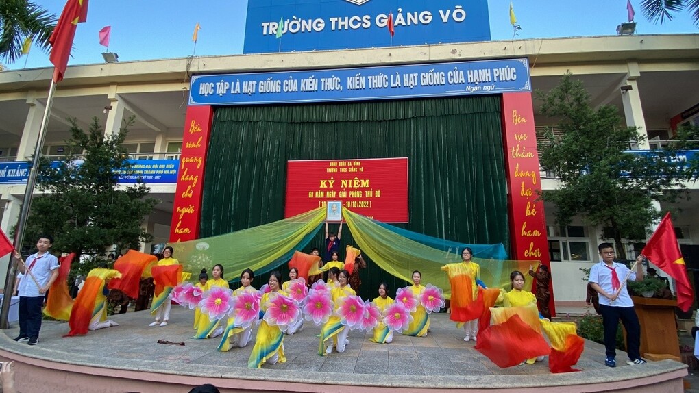 Học sinh trường THCS Giảng Võ vui mừng kỷ niệm 68 năm  Ngày Giải phóng Thủ đô (10/10/1954 – 10/10/2022)