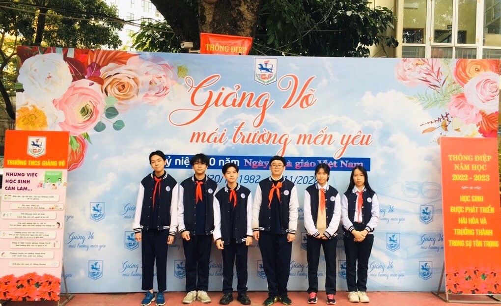 Cuộc thi “Vô địch các đội tuyển toán thế giới” năm 2022 cả chín học sinh trường THCS Giảng Võ tham dự đều đoạt huy chương và đoạt giải