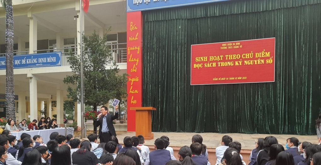 Học sinh trường THCS Giảng Võ sôi nổi trong tiết sinh hoạt chủ điểm “Đọc sách trong kỷ nguyên số”