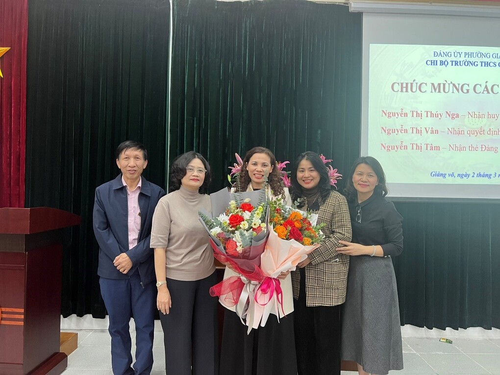 Sinh hoạt Chi bộ của trường THCS Giảng Võ – những nhiệm vụ trọng tâm