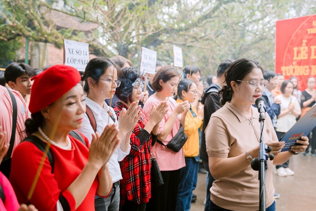 Chuyến dâng hương, báo công và học tập truyền thống đáng nhớ của học sinh khối 9 trường THCS Giảng Võ