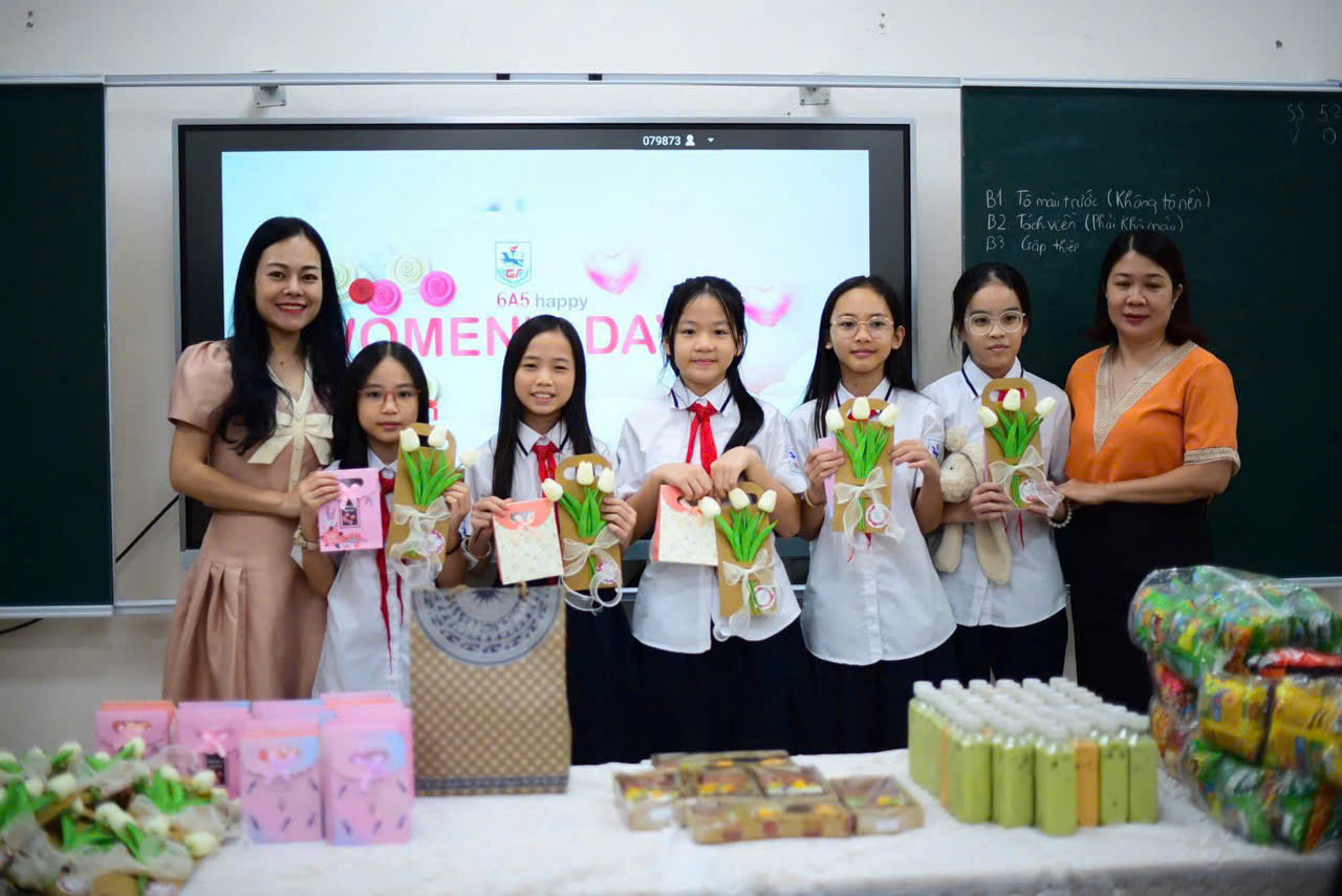 Tiết sinh hoạt chủ đề tháng 10 “Tôn vinh vẻ đẹp phụ nữ Việt Nam”