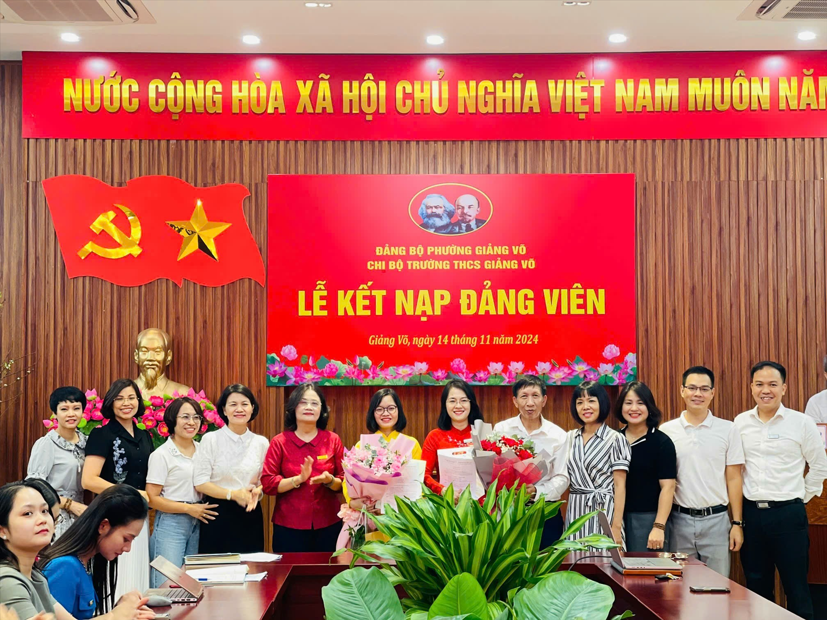 Chi bộ trường THCS Giảng Võ tổ chức Lễ kết nạp Đảng viên mới