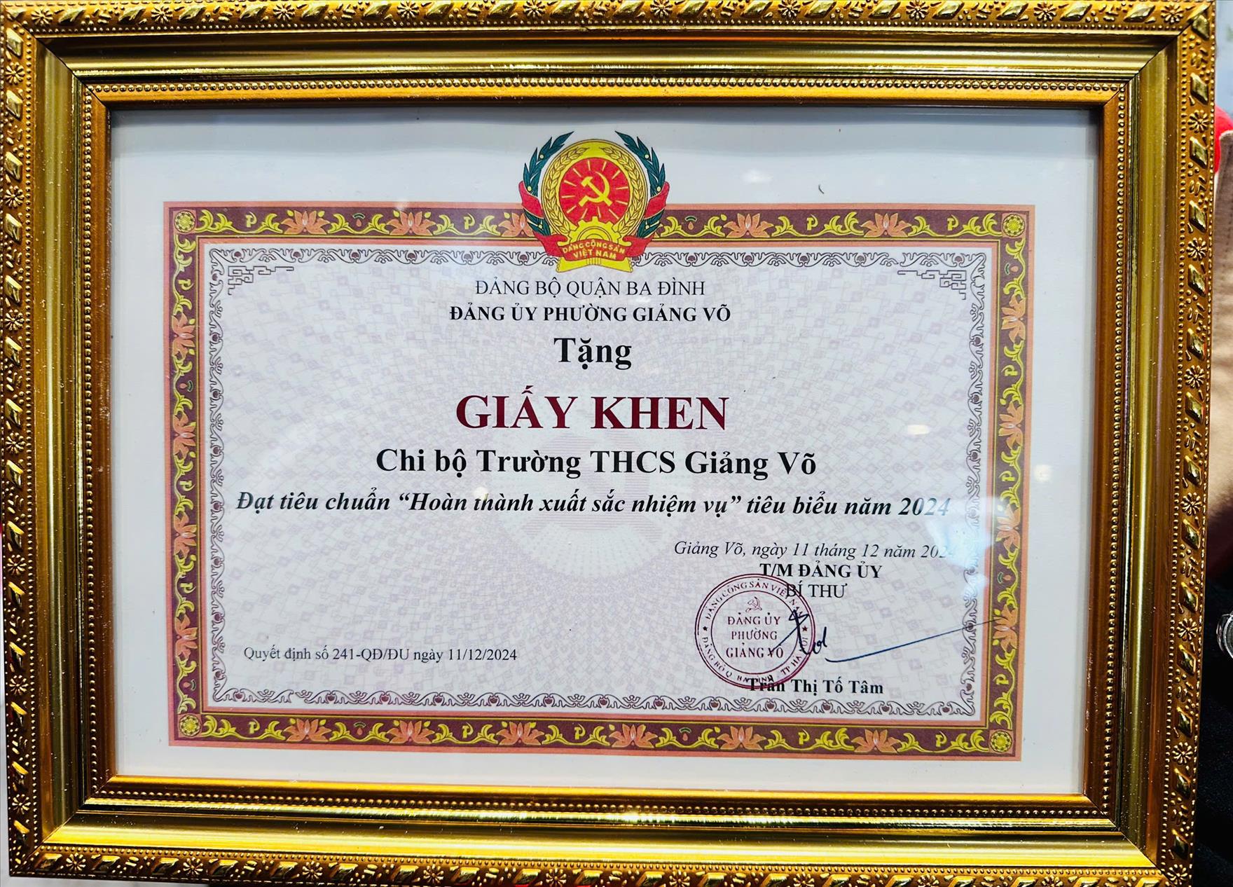 Chi bộ trường THCS Giảng Võ được khen tặng “Hoàn thành xuất sắc nhiệm vụ” tiêu biểu năm 2024