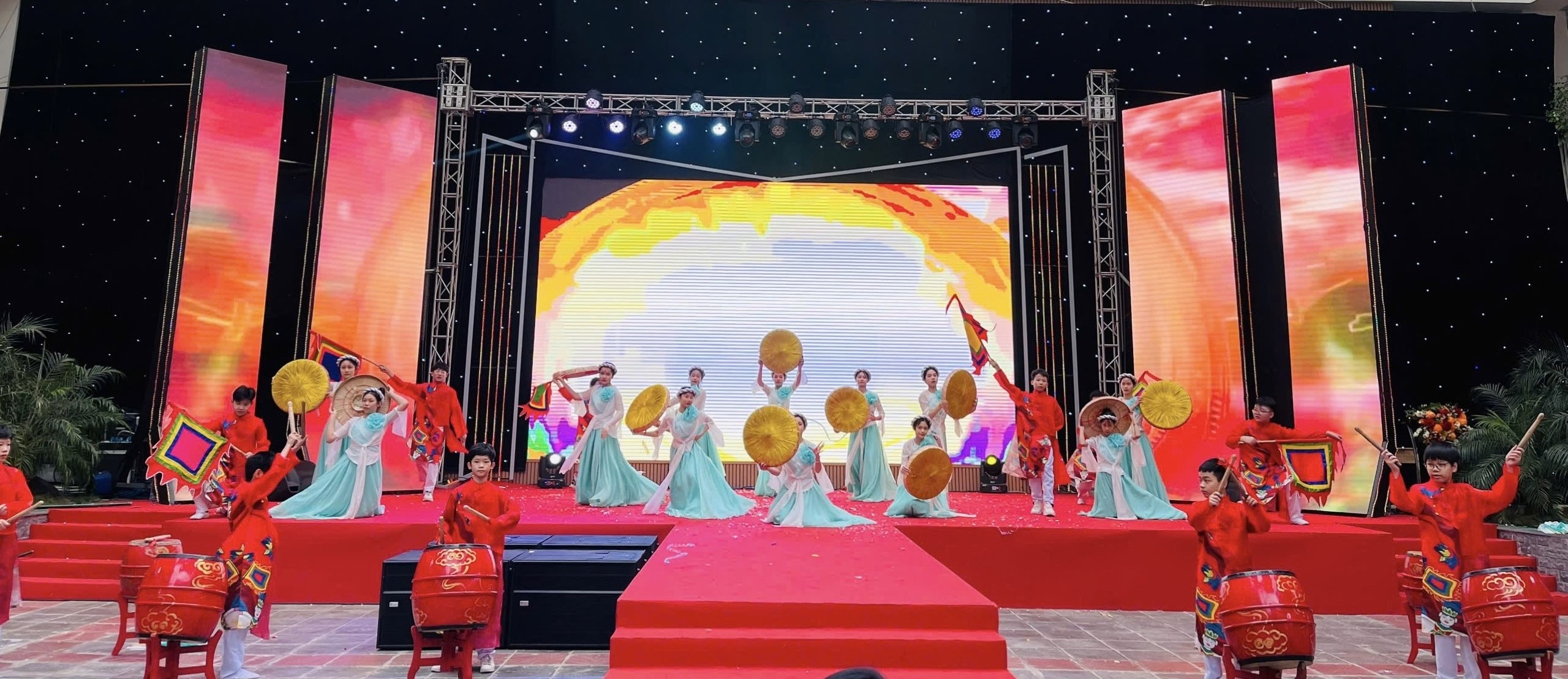 Trường THCS Giảng Võ: Rộn ràng Lễ hội mùa xuân 2025