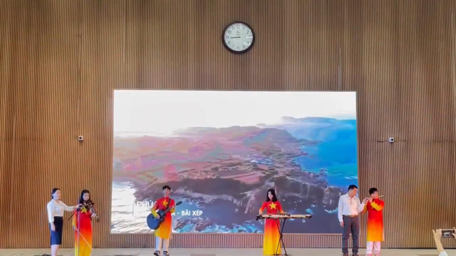 [Video] Tiết mục Hòa tấu nhạc cụ "Hello Vietnam" - 7A2, 7A9, 7A11