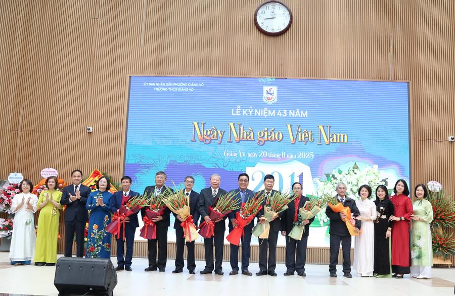 Trường THCS Giảng Võ lan tỏa truyền thống 'tôn sư trọng đạo' ngày Nhà giáo Việt Nam