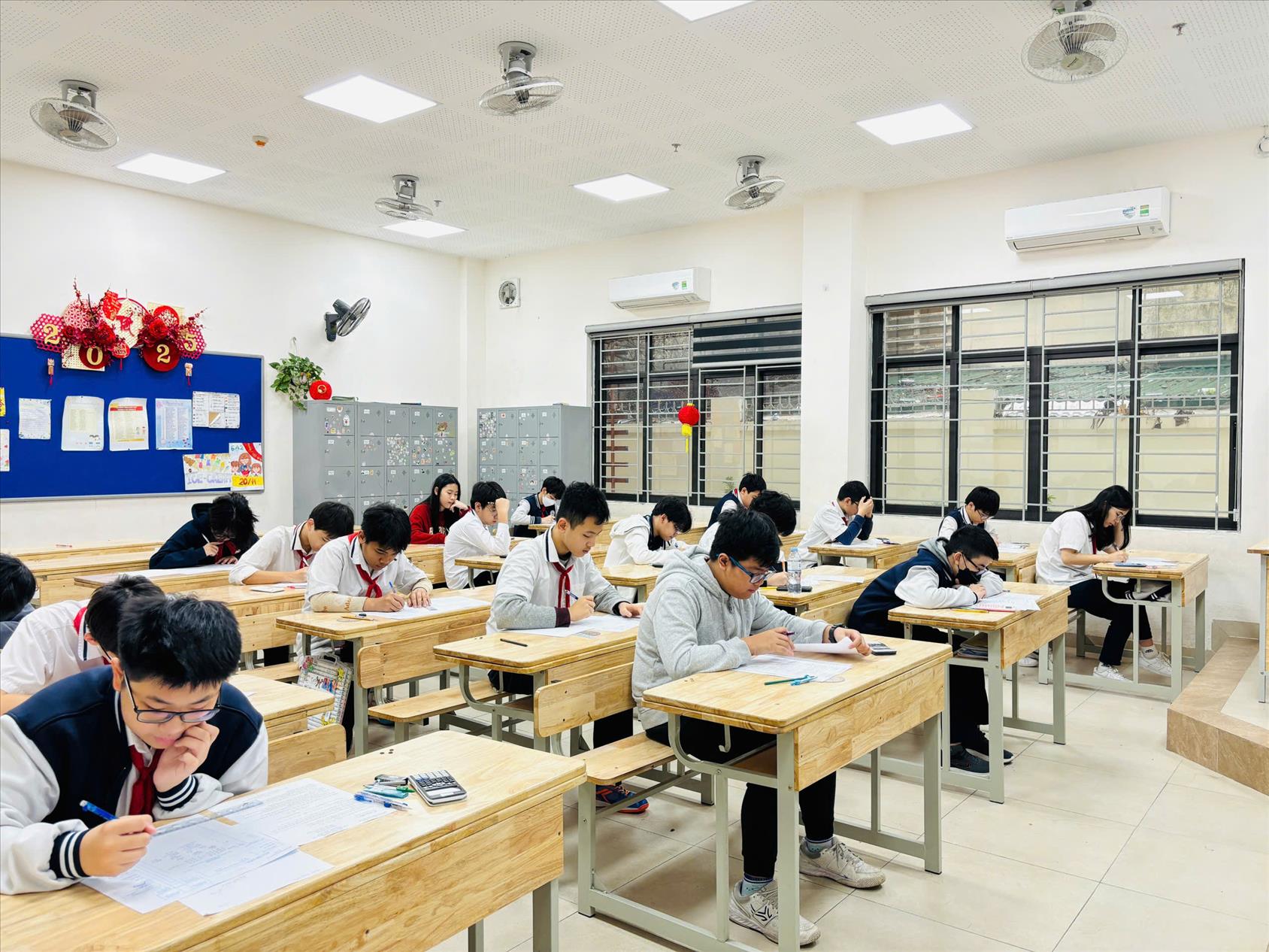 Gần 1300 học sinh trường THCS Giảng Võ tham dự Kỳ thi Olympic các môn Văn hóa