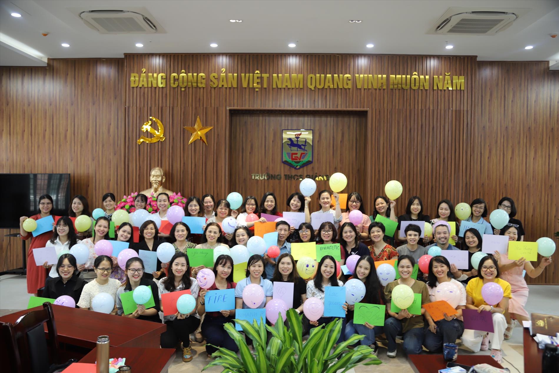 Dưới một mái nhà