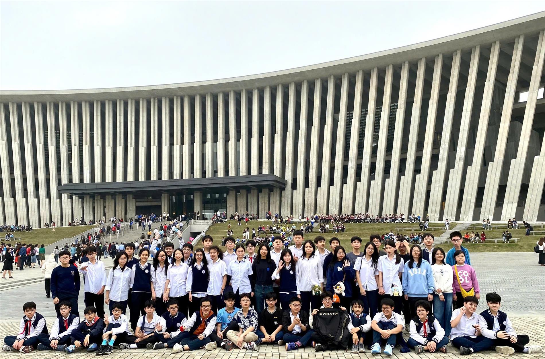 Hiểu quá khứ để vững bước tương lai - Buổi trải nghiệm ý nghĩa của học sinh lớp 8A3 trường THCS Giảng Võ