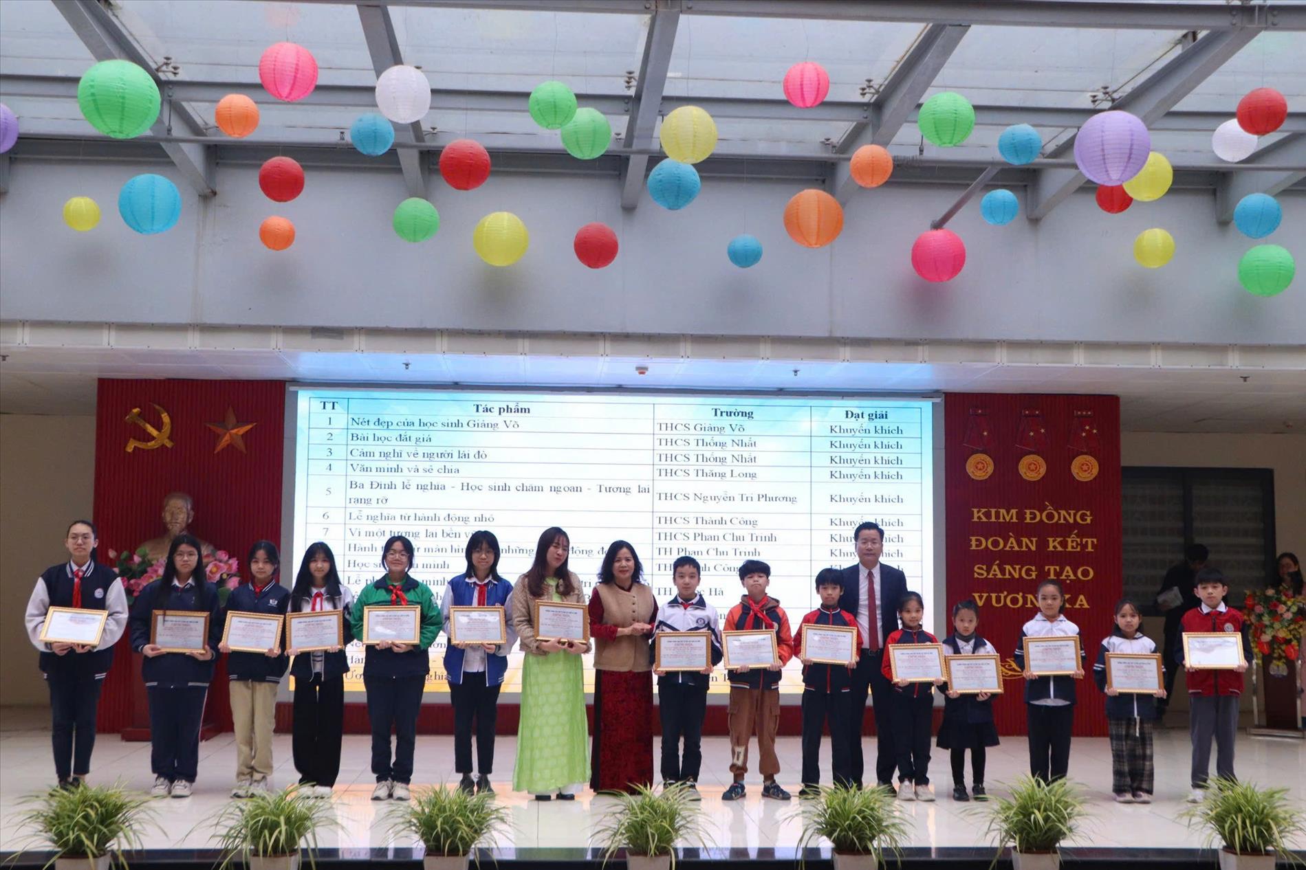 [Video Học sinh Ba Đình lễ nghĩa]“Nét đẹp của học sinh Giảng Võ”  - Lớp 7A5