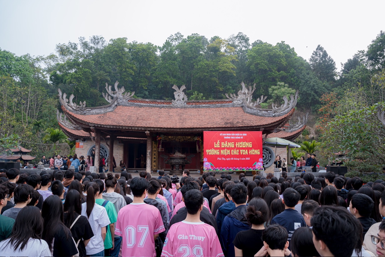 Hành trình “về miền đất Tổ” của học sinh cuối cấp trường THCS Giảng Võ