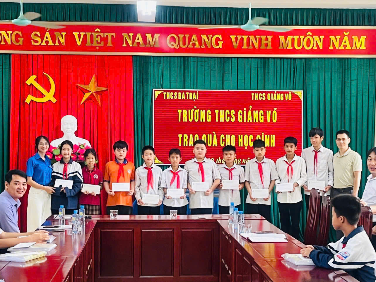 Gửi em “Lời chào ngày khai trường”