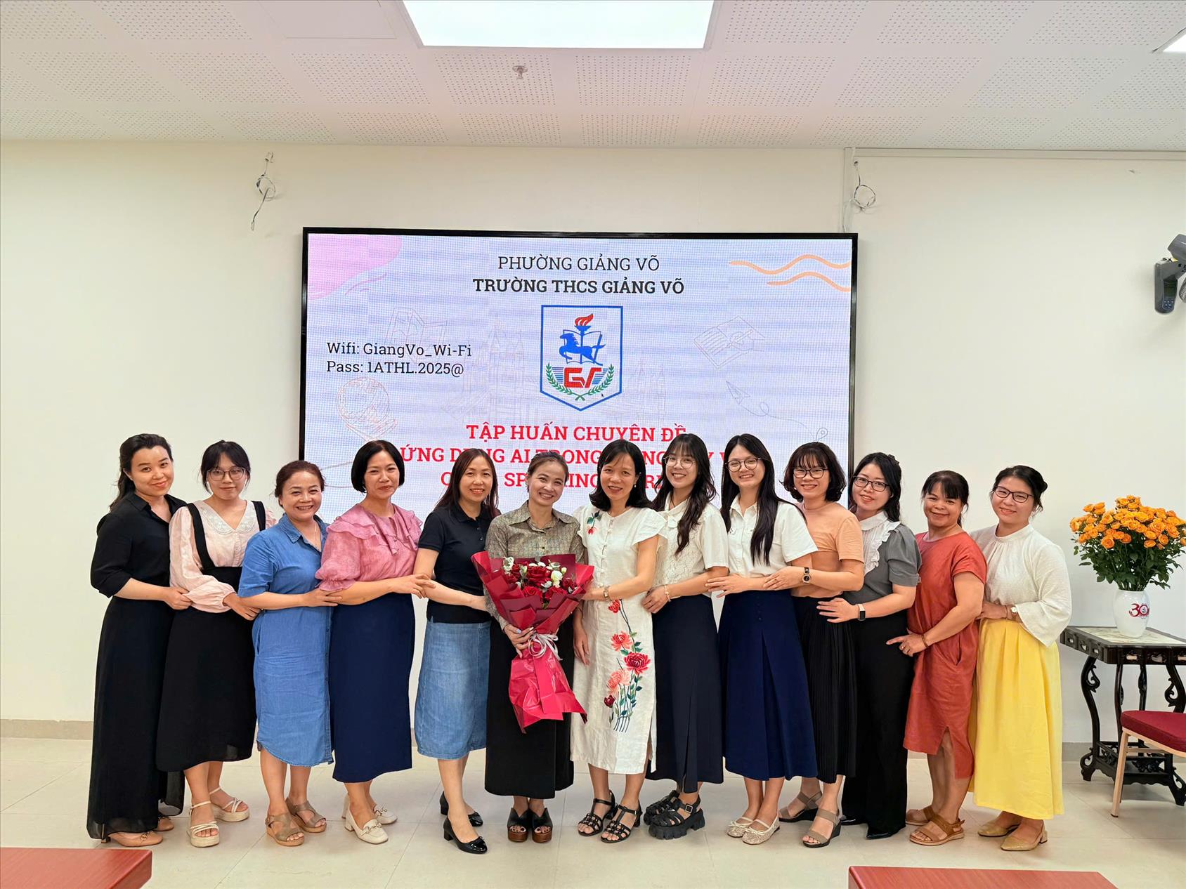 “Ứng dụng AI trong giảng dạy và chấm chữa Speaking & Writing” – chủ đề mới mẻ, thiết thực của buổi tập huấn giáo viên Tổ Ngoại ngữ trường THCS Giảng Võ