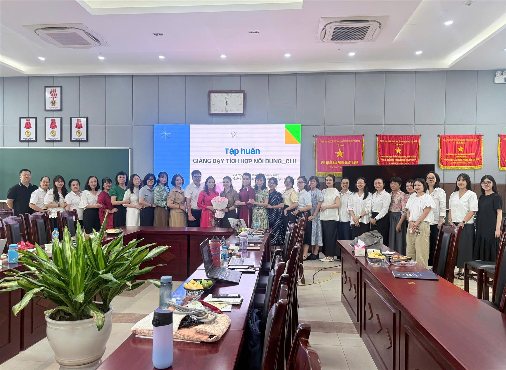 Từ “học tiếng Anh” đến “học bằng tiếng Anh”: giáo viên Tổ Ngoại ngữ trường THCS Giảng Võ khám phá sức mạnh của dạy học tích hợp CLIL