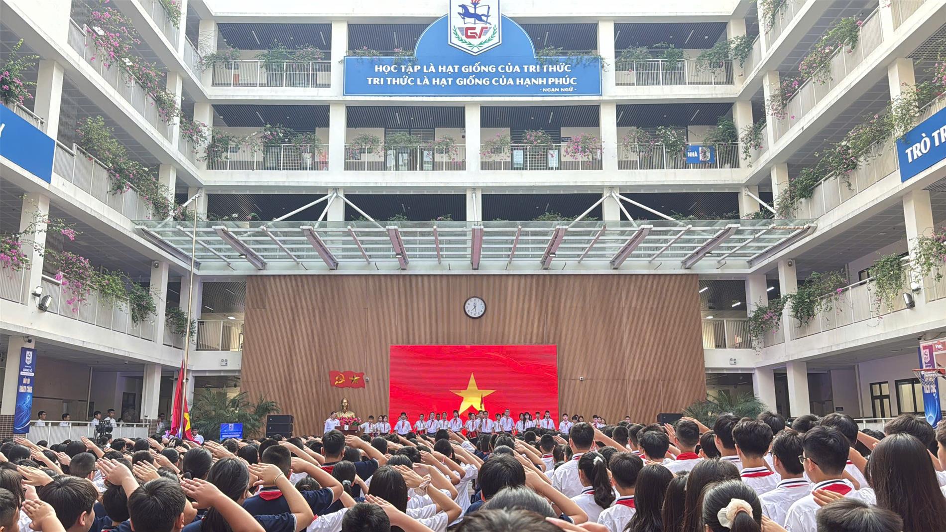Tiết Sinh hoạt dưới cờ đầu tiên của học sinh trường THCS Giảng Võ