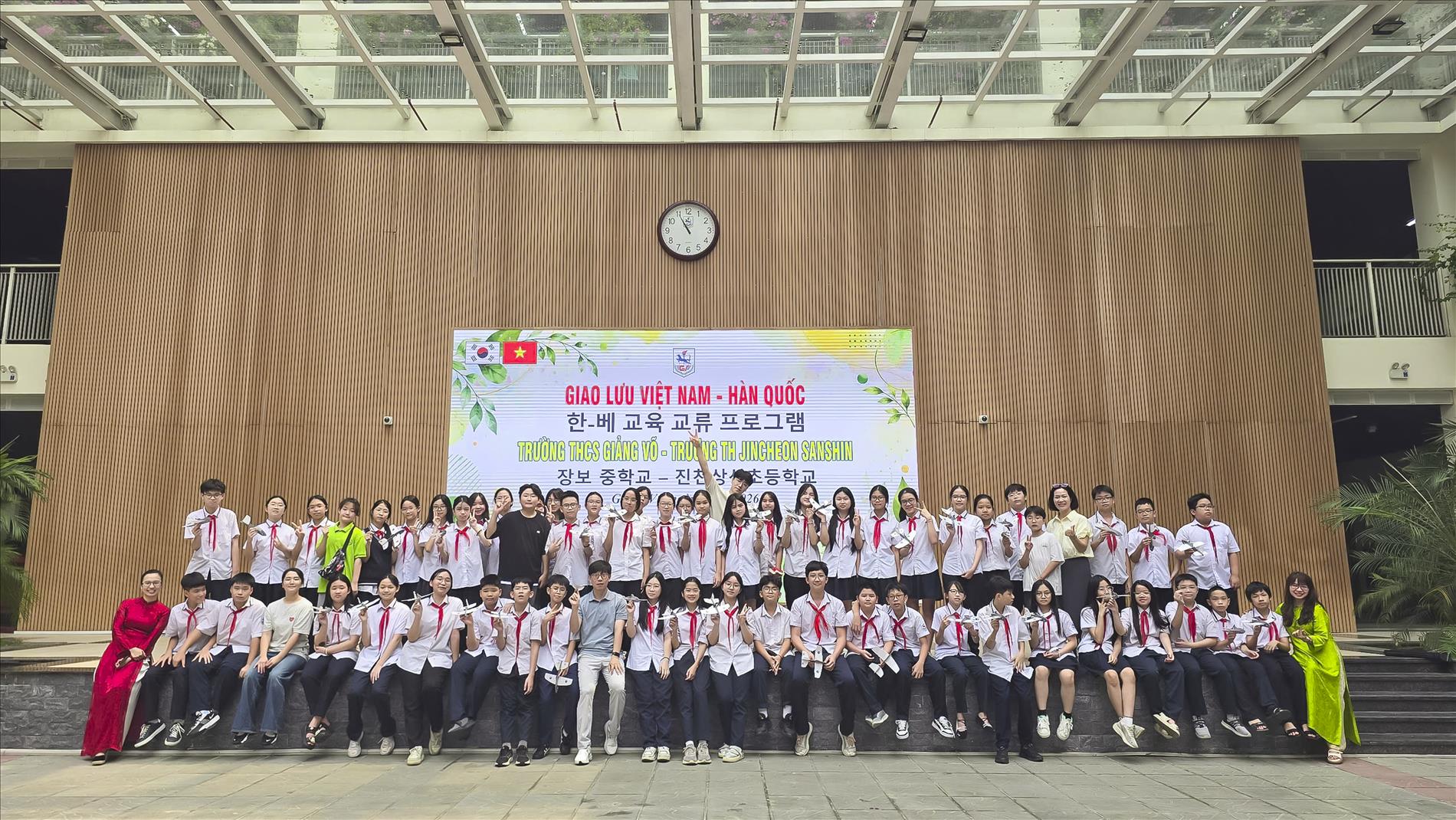 Học sinh trường THCS Giảng Võ kết nối văn hóa, trải nghiệm công nghệ cùng bạn bè Hàn Quốc