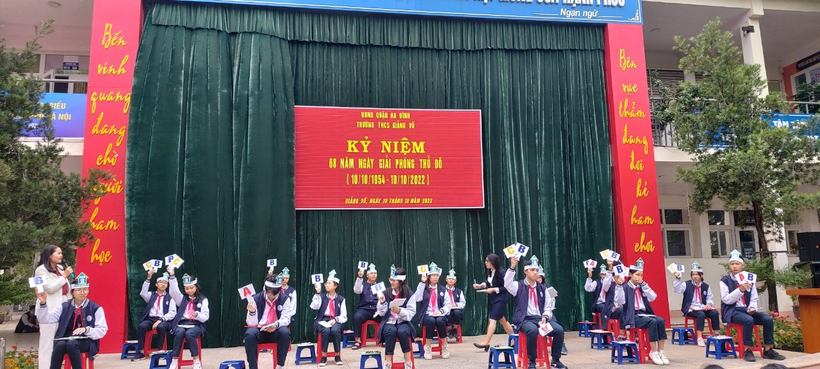 C:\Users\Personal\Downloads\ảnh giải phóng thủ đô lớp 9.jpg