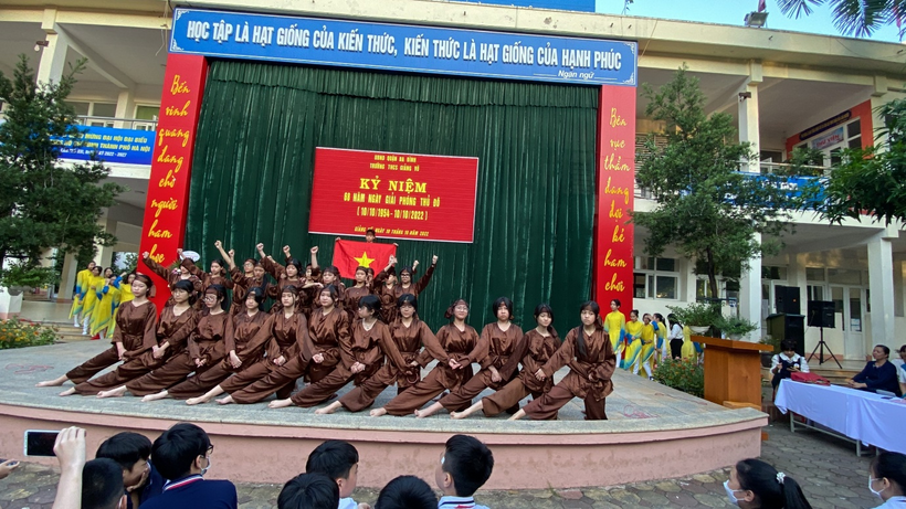 C:\Users\Personal\Downloads\hoạt cảnh.jpg