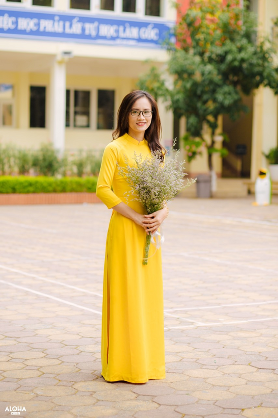 A person in a yellow dressDescription automatically generated