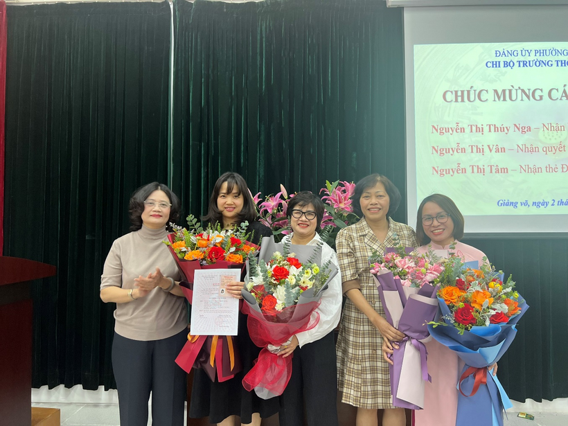 C:\Users\Personal\Downloads\ảnh vân tâm.jpg