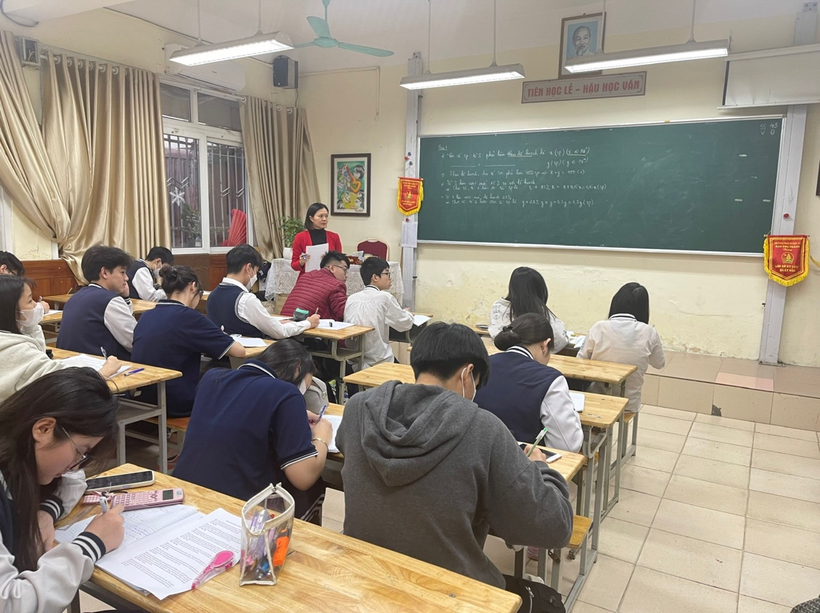 A classroom full of studentsDescription automatically generated with medium confidence