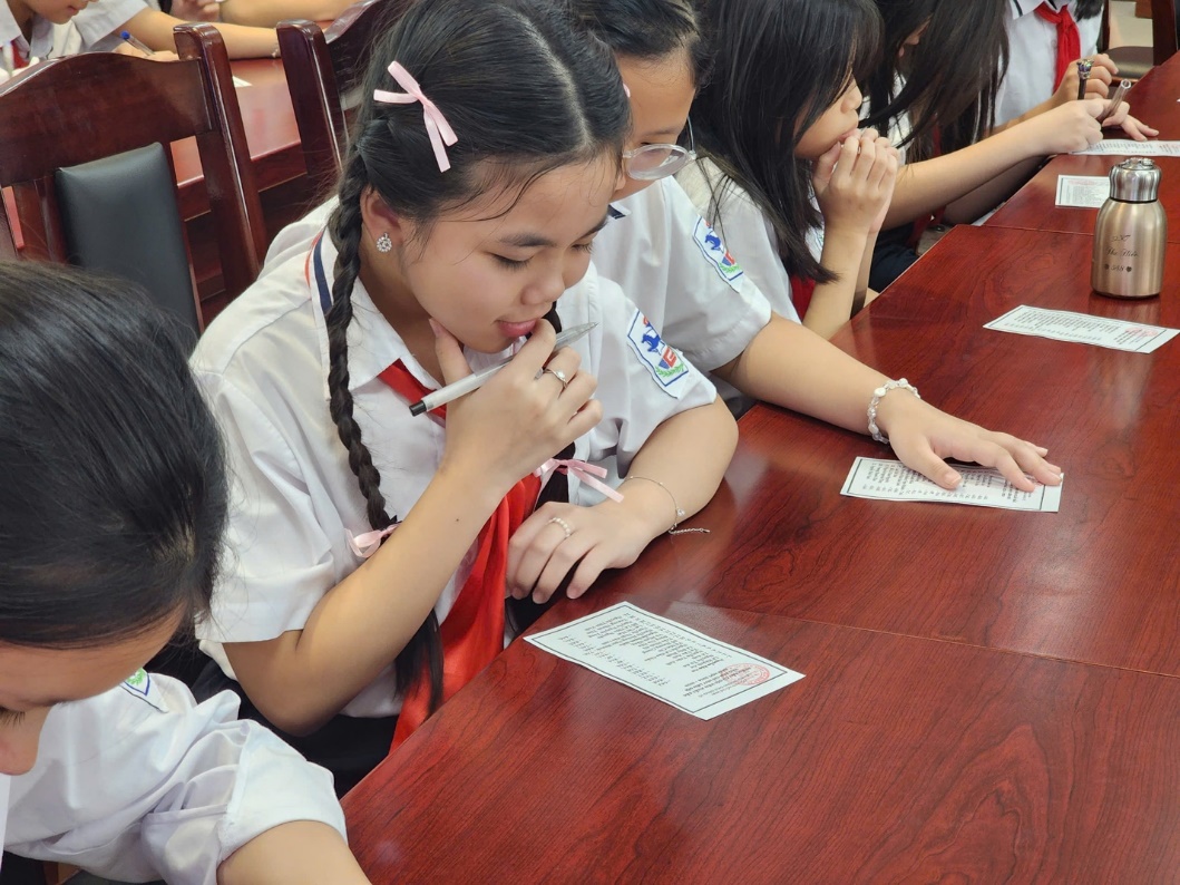 A group of children in a classroomDescription automatically generated