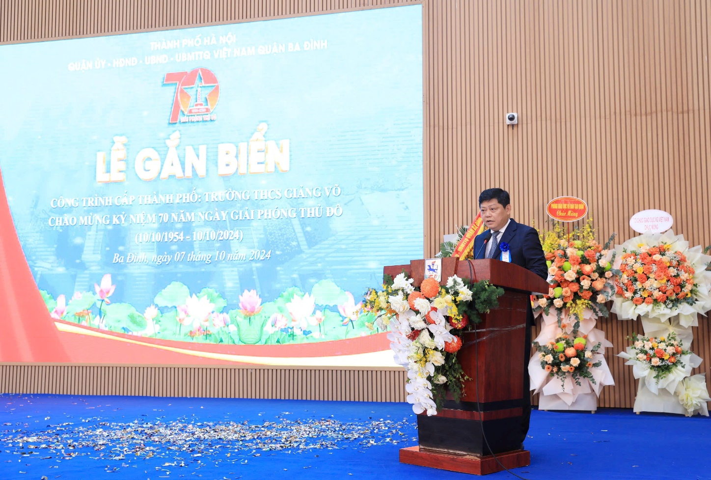 E:\TL CỦA YẾN\TRUYỀN THÔNG\BÀI VIẾT THÁNG 10\Lễ gắn biển trường\z5904456912081_5893d1952721a48ef7e8db0772cb8cf9.jpg