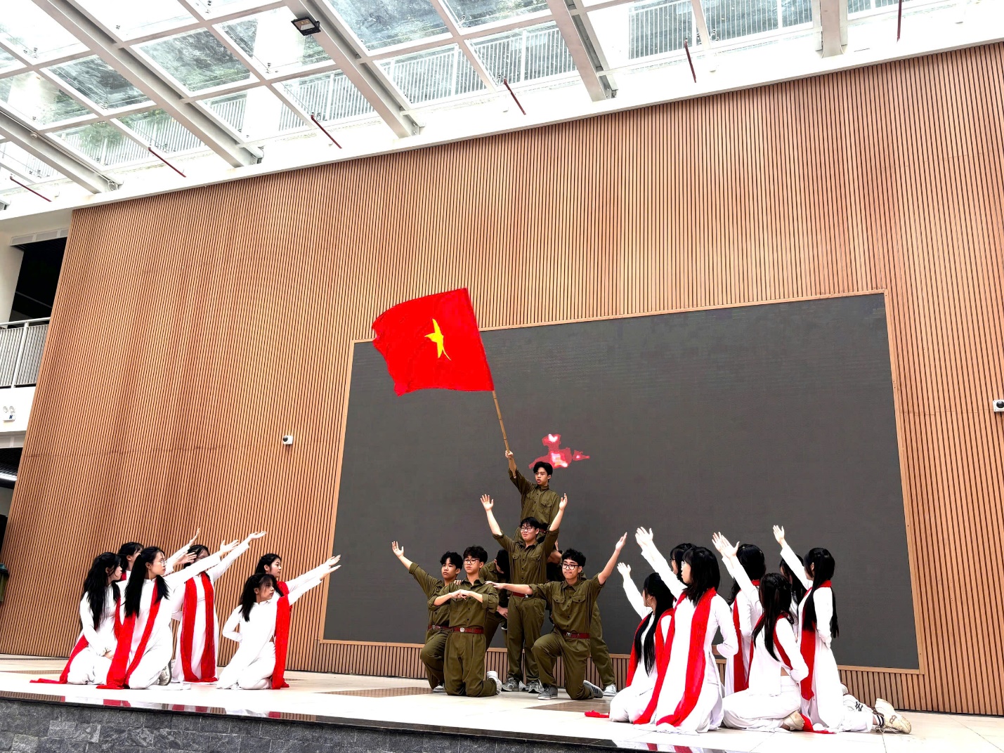 E:\TL CỦA YẾN\TRUYỀN THÔNG\BÀI VIẾT THÁNG 10\z5914375225721_e13665e0bbb8c7fdfce07ed27e079da9.jpg