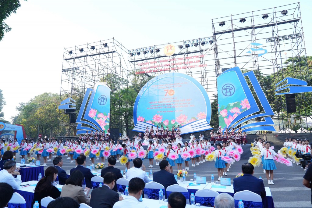 E:\TL CỦA YẾN\TRUYỀN THÔNG\BÀI VIẾT THÁNG 11\Tham gia “Hành khúc học sinh Thủ đô”\hanhkhuc120241110083806.jpg