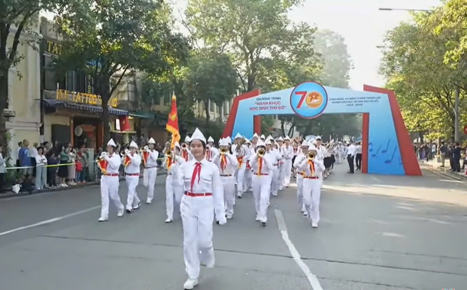 E:\TL CỦA YẾN\TRUYỀN THÔNG\BÀI VIẾT THÁNG 11\Tham gia “Hành khúc học sinh Thủ đô”\2.jpg