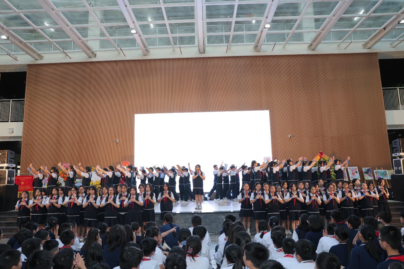 C:\Users\huong\Downloads\ảnh 20-11-2024\LINH5916.JPG