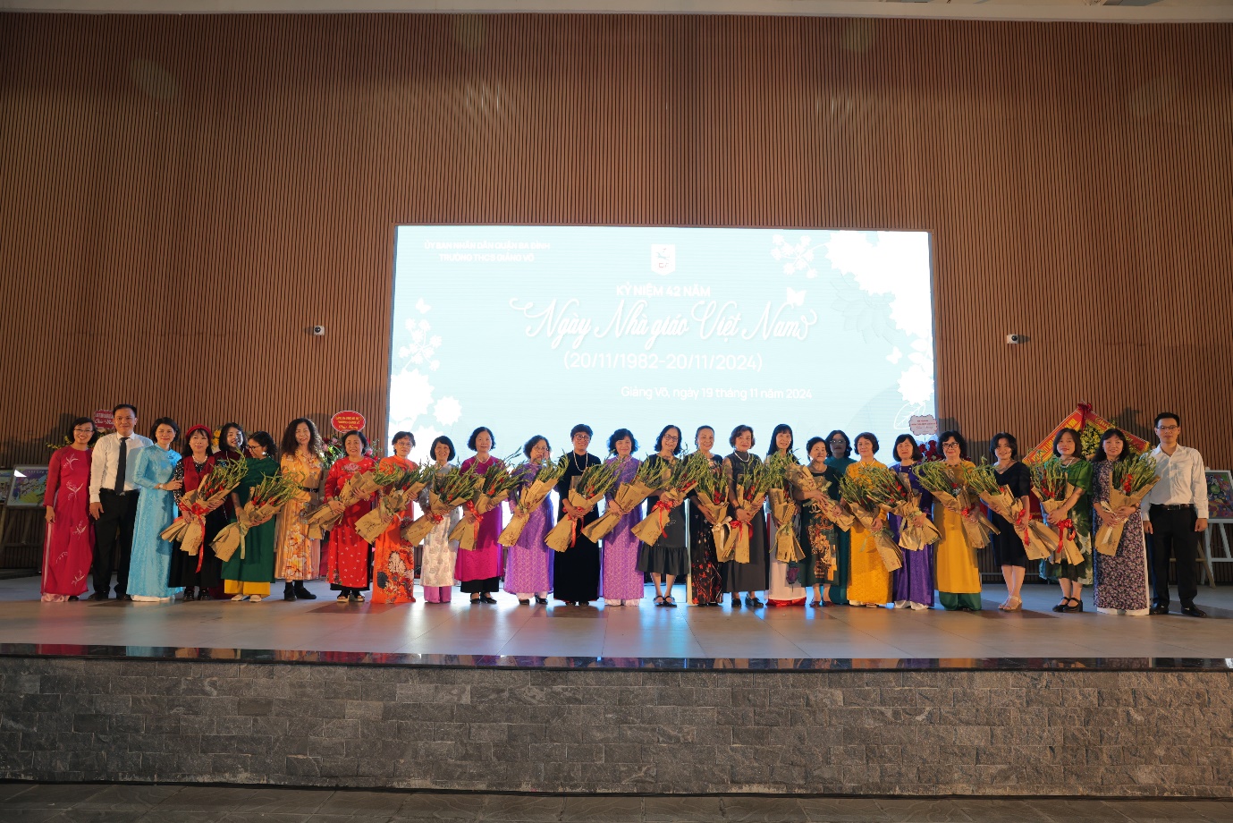 C:\Users\huong\Downloads\ảnh 20-11-2024\LINH6484.JPG