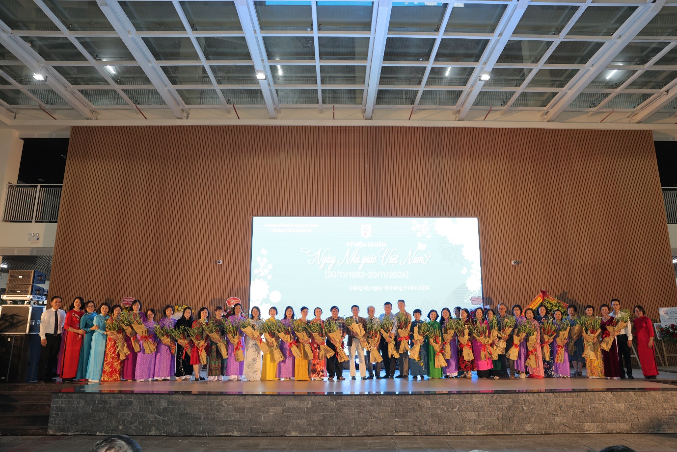 C:\Users\huong\Downloads\ảnh 20-11-2024\LINH6491.JPG