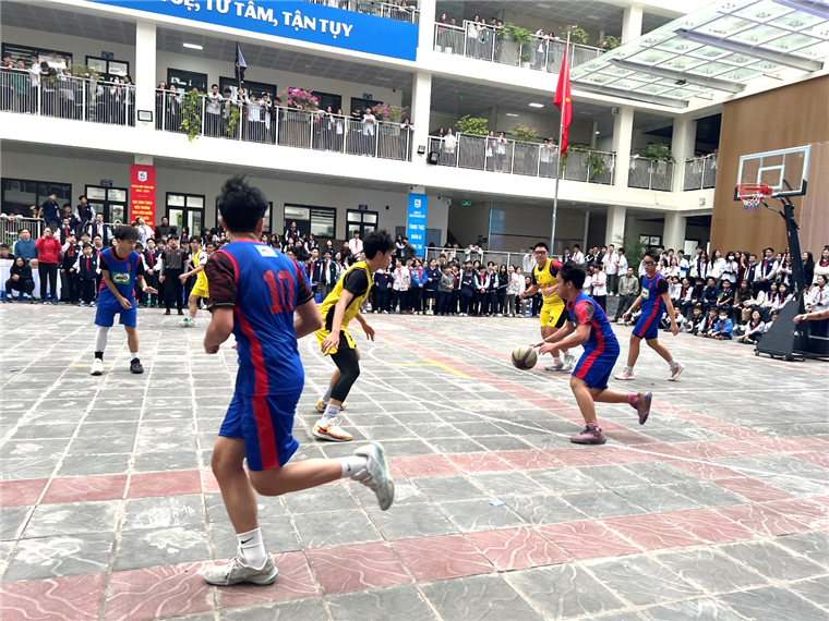 E:\TL CỦA YẾN\TRUYỀN THÔNG\CÁC BÀI VIẾT\BÀI VIẾT THÁNG 12\Giải bóng rổ\tranh bóng gay cán.jpg