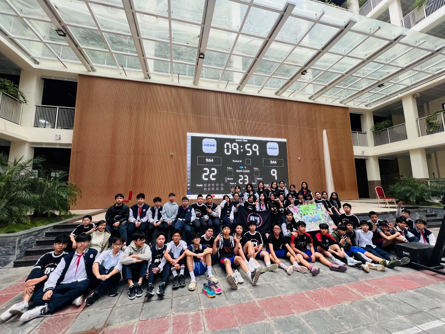 E:\TL CỦA YẾN\TRUYỀN THÔNG\CÁC BÀI VIẾT\BÀI VIẾT THÁNG 12\Giải bóng rổ\Cổ động 1.jpg