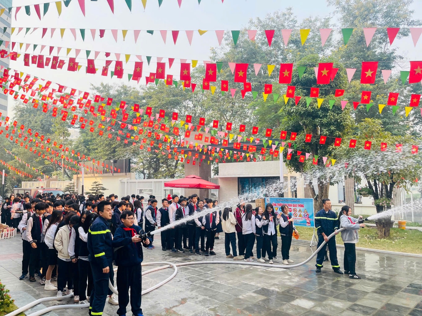 D:\Du lieu C\Downloads\ảnh phun nước.jpg