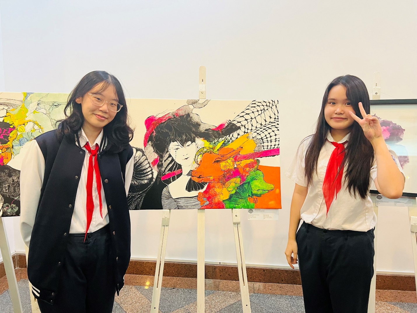 E:\TL CỦA YẾN\TRUYỀN THÔNG\CÁC BÀI VIẾT\BÀI VIẾT THÁNG 12\1. HS dự triển lãm Tâm hồn nước Nga\z6096133564110_9f72f8f244cfc02c30d114e3dc108e3f.jpg