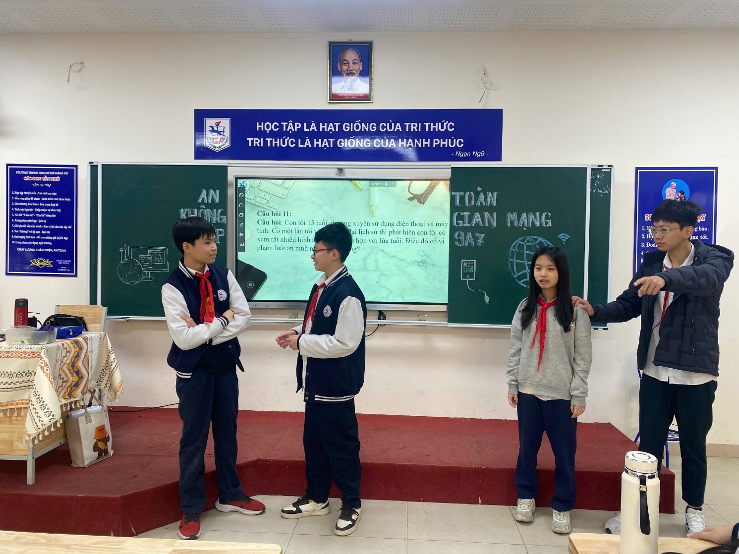 E:\TL CỦA YẾN\TRUYỀN THÔNG\CÁC BÀI VIẾT\BÀI VIẾT THÁNG 1-2025\An toàn trên không gian mạng\z6223168336618_5321a0afcd2f6cddd582c1749737b559.jpg