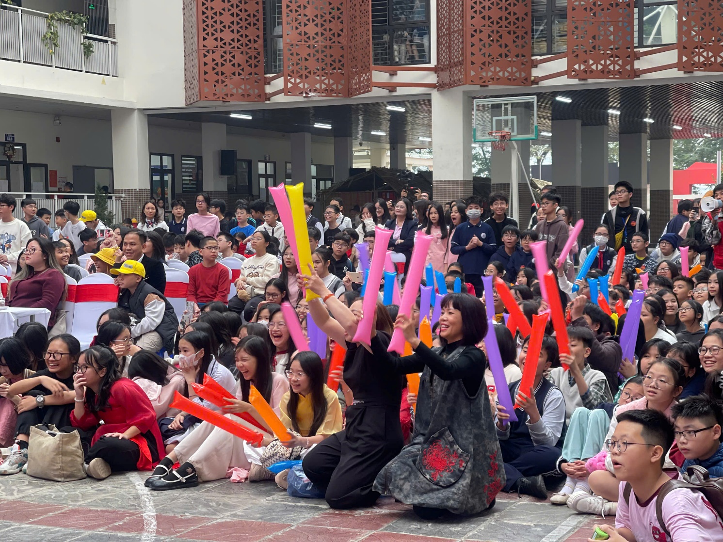 E:\TL CỦA YẾN\TRUYỀN THÔNG\CÁC BÀI VIẾT\BÀI VIẾT THÁNG 1-2025\Lễ hội mùa xuân\cổ động viên.jpg